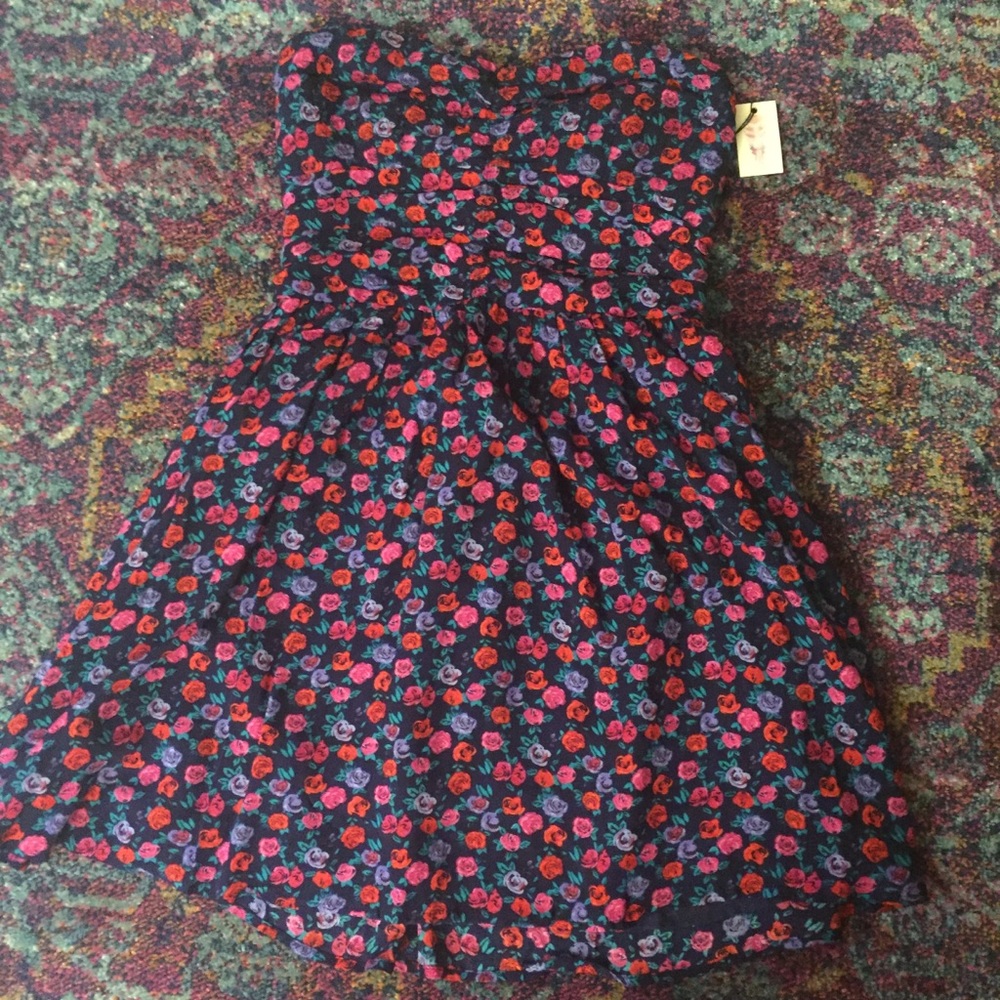 NEVER WORN Floral forever 21 strapless dress